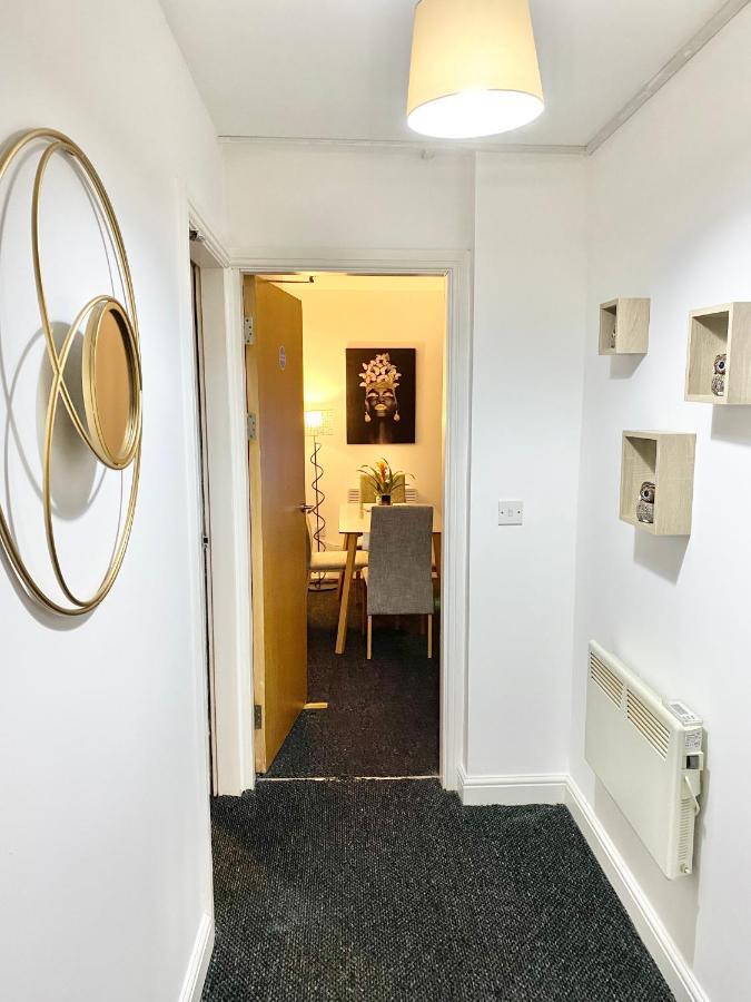 Unique View Of Anfield Stadium - Charming 2 Bedroom Apartment In Liverpool With Parking Buitenkant foto