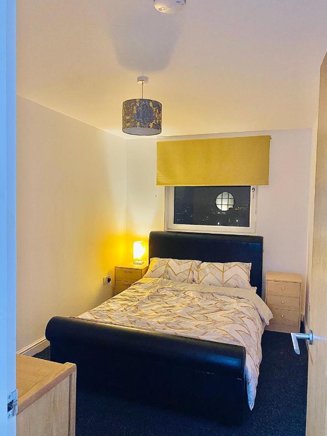 Unique View Of Anfield Stadium - Charming 2 Bedroom Apartment In Liverpool With Parking Buitenkant foto