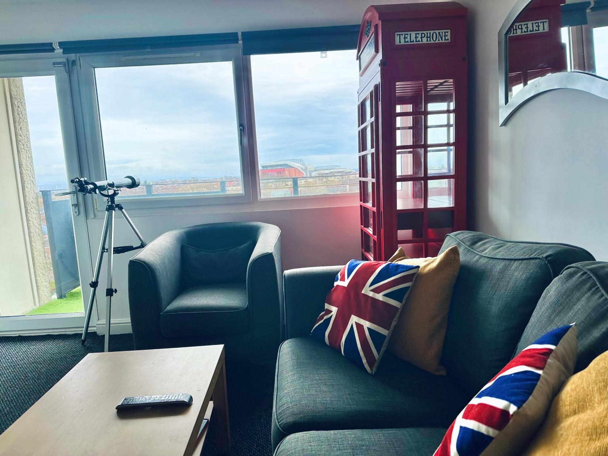 Unique View Of Anfield Stadium - Charming 2 Bedroom Apartment In Liverpool With Parking Buitenkant foto